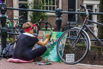 Malująca kobieta w Holandii